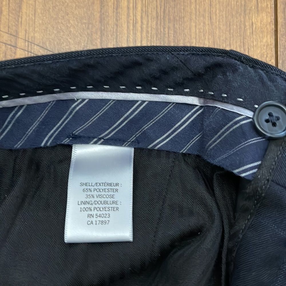 Banana Republic Navy blue light checkered Tailored Fit pants
Size 31x32 - Picture 7 of 8